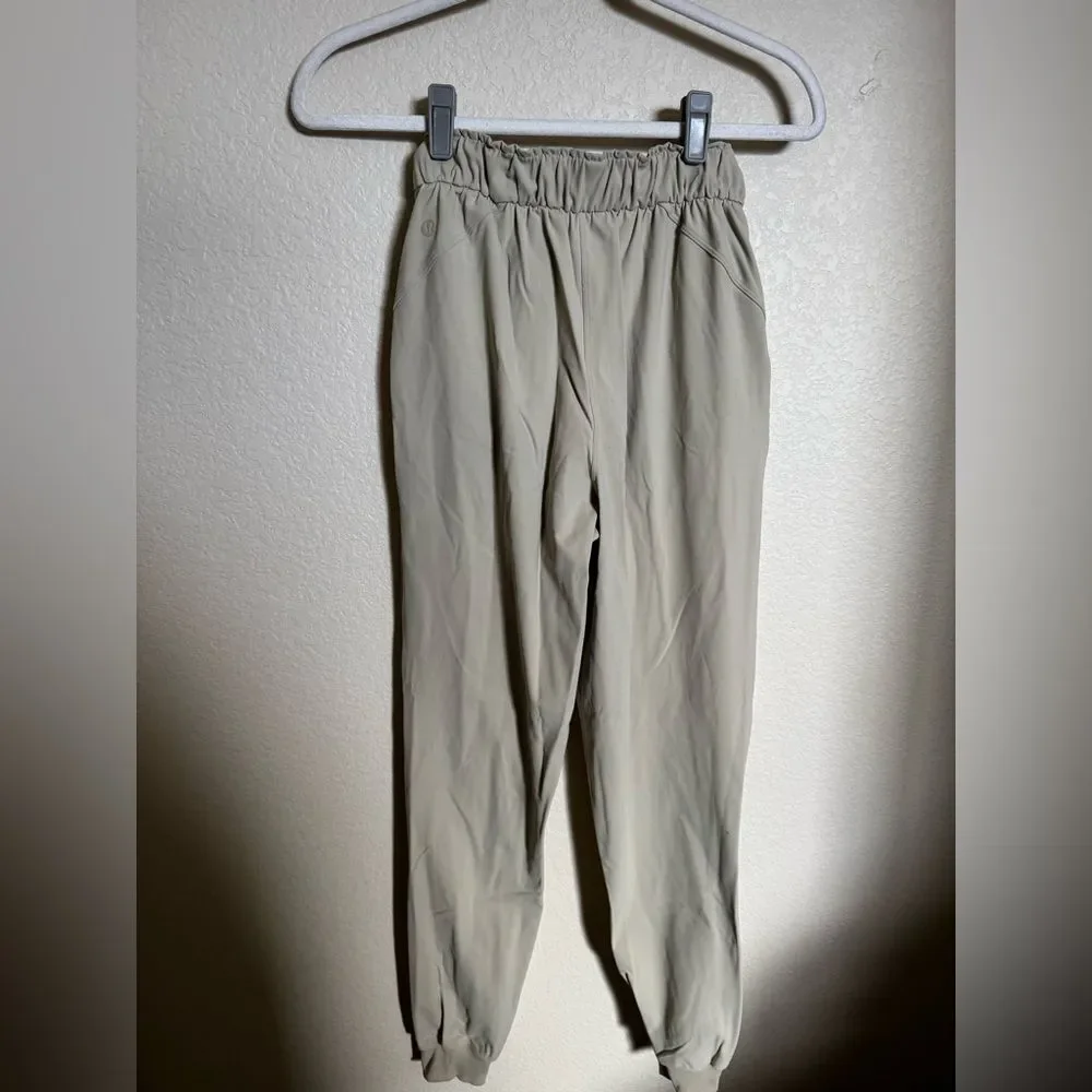 Lululemon Keep Moving Jogger‎ Pant Size 2 In Trench Tan
